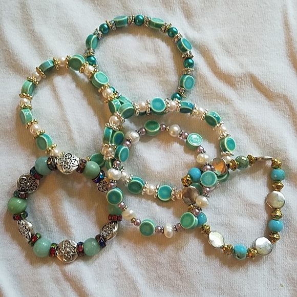 Bracelets - Picture 1 of 7